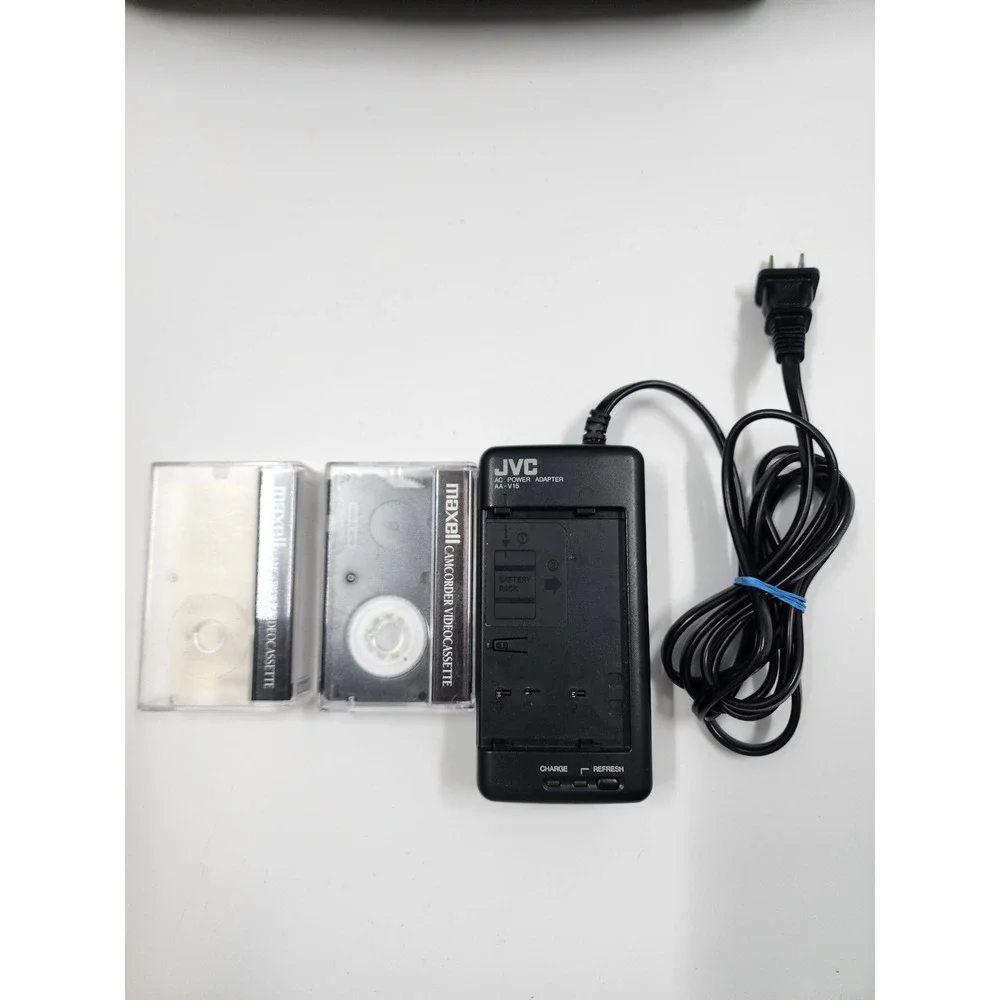 JVC GR-SXM915U Super VHS-C Camcorder Bundle 320x Zoom 3in LCD Remote Case Tapes